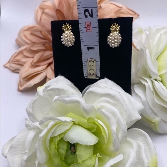 Pineapple Stud Earrings With Pearl Beads NEW - Picture 2 of 5